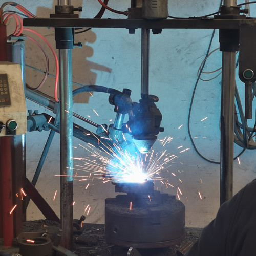 氣動扒胎機作業(yè)時拆、裝胎支架的高度