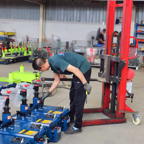 為什么要定期對貨車拆胎機(jī)進(jìn)行維護(hù)