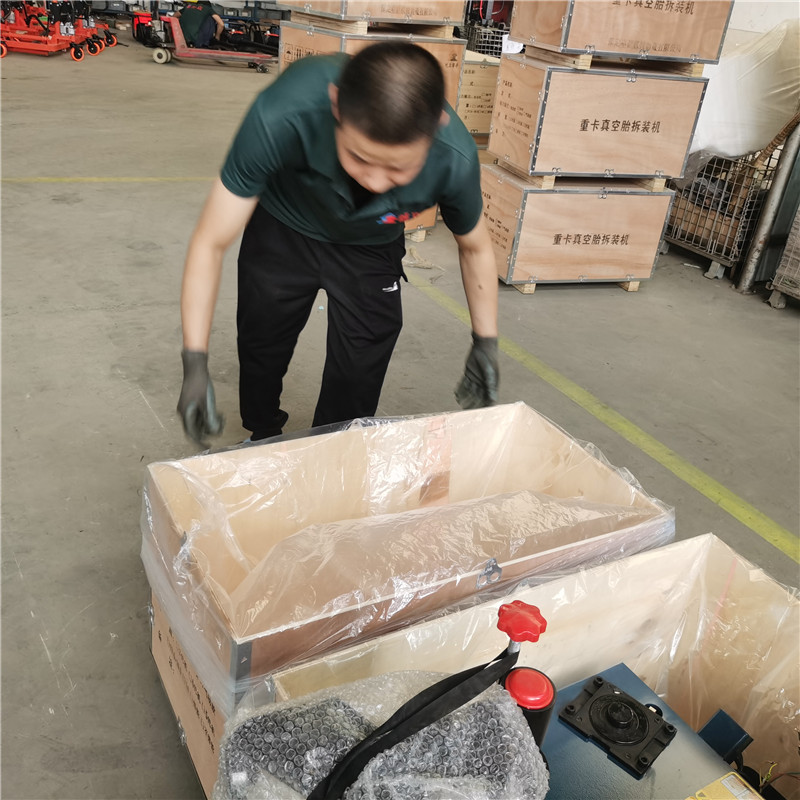 大車(chē)扒胎機(jī)氣動(dòng)好用還是電動(dòng)更