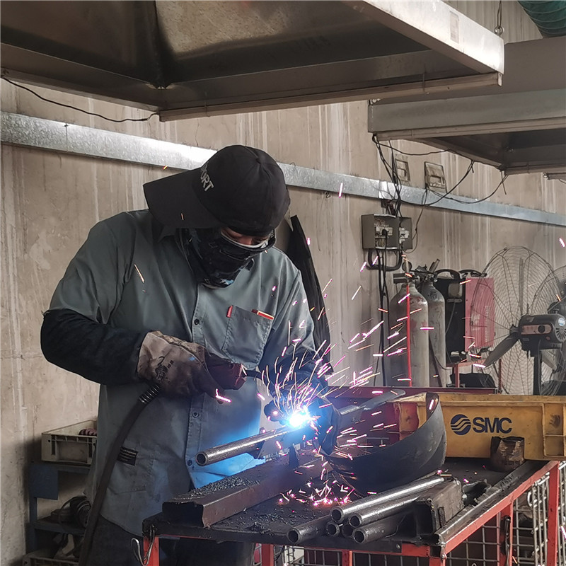 扒胎機(jī)油水分離器加什么油