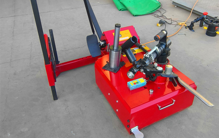 氣動(dòng)真空胎拆裝機(jī)